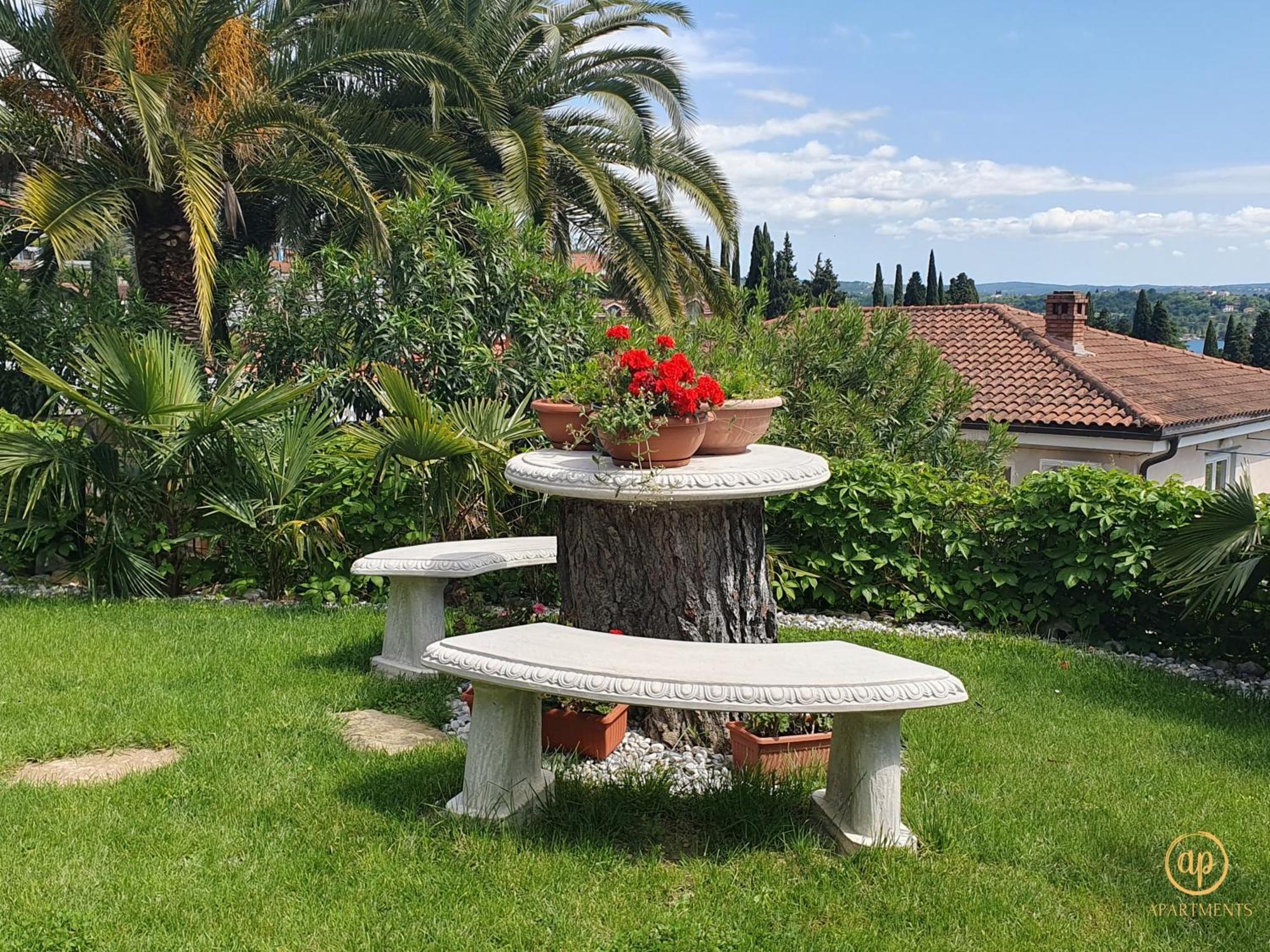 Apartment With Seaview And Garden For 6 Portoroz Luaran gambar