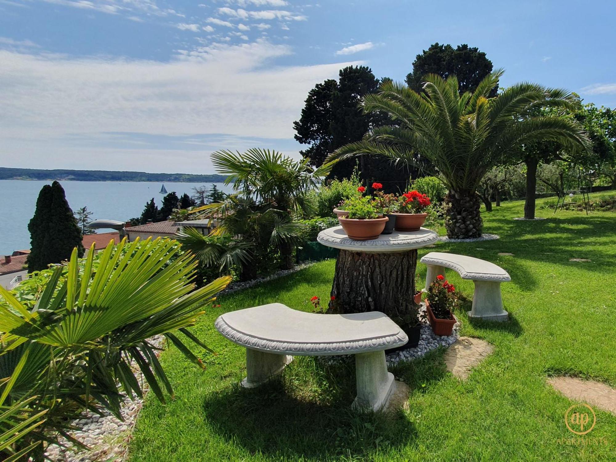Apartment With Seaview And Garden For 6 Portoroz Luaran gambar
